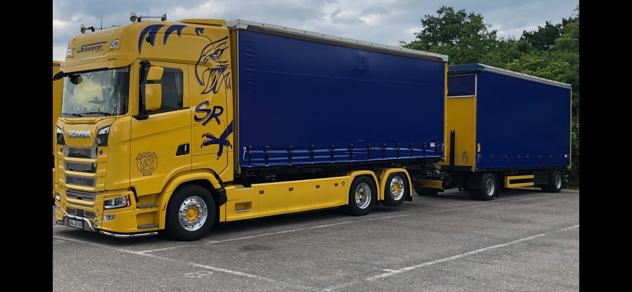 LKW mit Anhänger